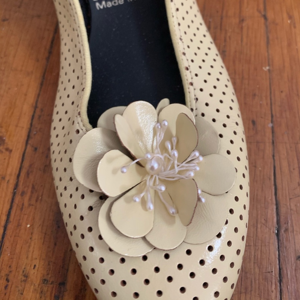 Yellow Leather flats - Picture 2 of 3